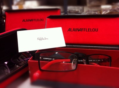 Alain Afflelou dona 3.000 ulleres per a l'acció social CUV a través de Visión y Vida