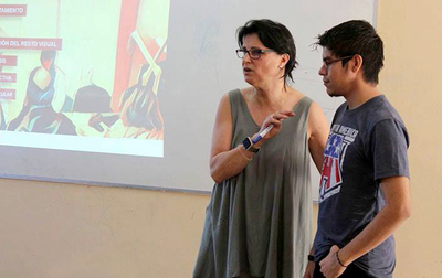 Eulalia Sánchez imparte un curso sobre baja visión en la Universidad Nacional Autónoma de Nicaragua (UNAN)
